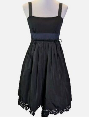 BCBGMAXAZRIA Y2K Black Fit & Flare Dress Contrast Waist Lace Hem Size 4